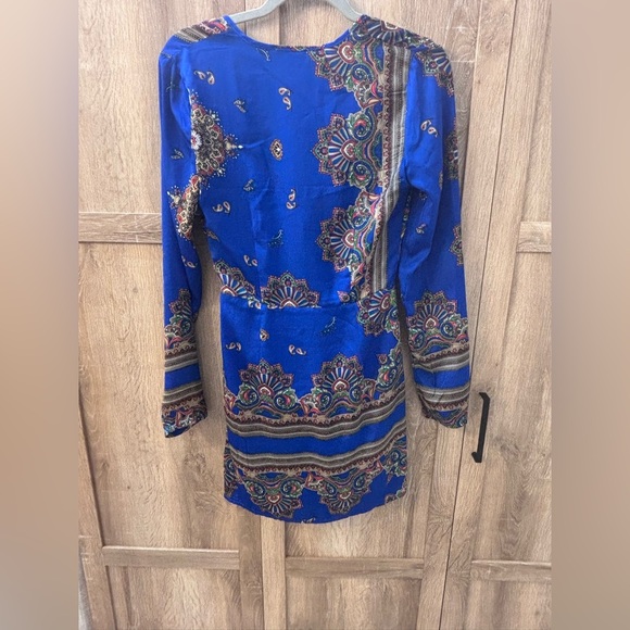 PrettyLittleThing Vibrant Blue Patterned Mini Dress - Picture 9 of 10